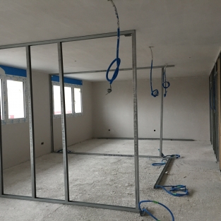 Création de pièces en constructions légères.