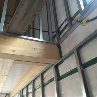 La structure intérieure est faite totalement en constructions légères.